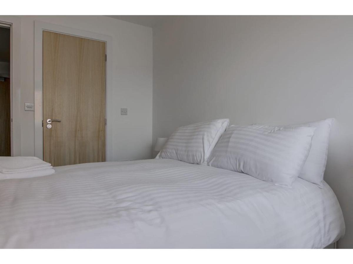 Large, Spacious And Modern Apt For 4 In Mánchester Exterior foto