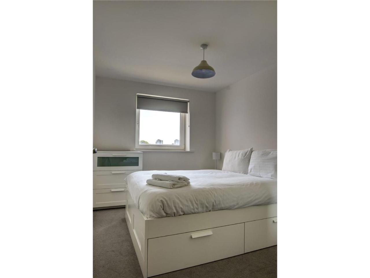 Large, Spacious And Modern Apt For 4 In Mánchester Exterior foto