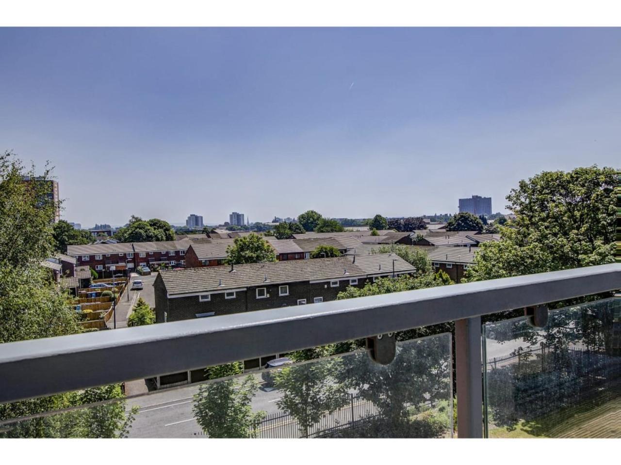 Large, Spacious And Modern Apt For 4 In Mánchester Exterior foto