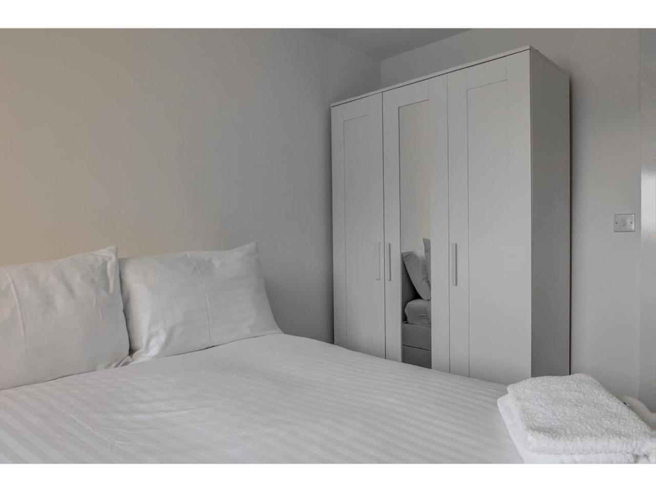 Large, Spacious And Modern Apt For 4 In Mánchester Exterior foto